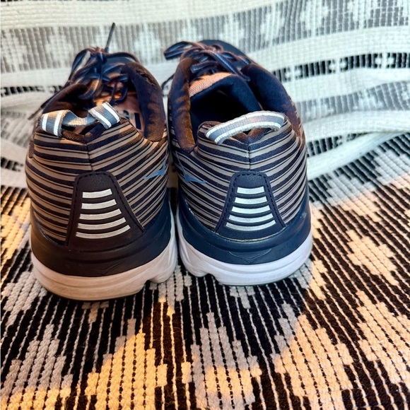 Hoka One Bondi 6 Running Shoes, Womens size 11 - Picture 6 of 12